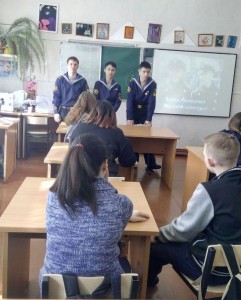 Курсанты представляют школьникам свое учебное заведение