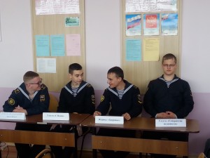 За столом - «журналисты»