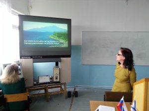 На экране работа курсанта по английскому языку